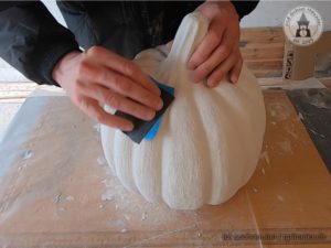 Styrofoam pumpkin step 07-02