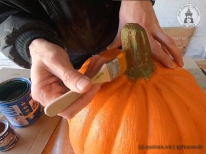 Styrofoam pumpkin step 09-02